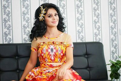 Nargiza Abdullayeva: Ayrim aktrisalarning yuzidagi 26 kilo shpatlyovkasi haqida