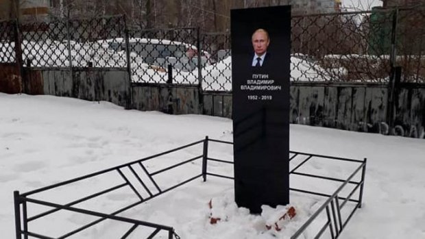 VKontakte Putinning “qabrtoshi” rasmi boʻlgan postlarni qaytardi