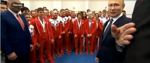 Путин баҳайбат тансоқчисини четга суриб қўйди (видео)