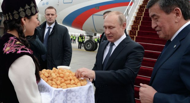 Vladimir Putin davlat tashrifi bilan Qirgʻizistonga keldi