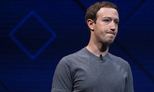 Facebook aksiyadorlari Sukerbergning iste’fosini talab qilishmoqda
