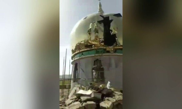 Xitoyda odamlar namoz o‘qiyotgan masjid buzishga kirishildi (video)