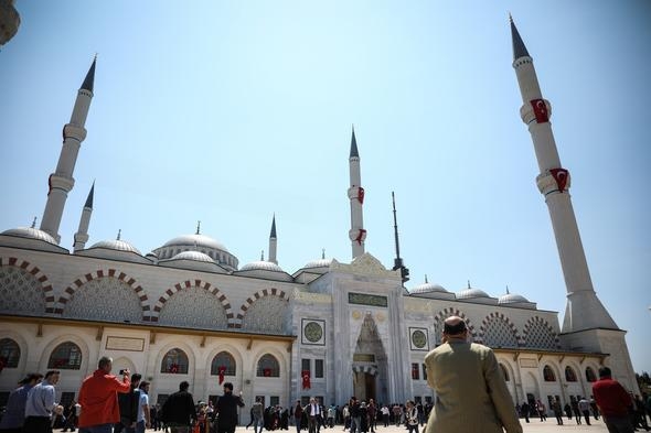 Istanbulda Turkiyadagi eng katta masjid ochildi (foto)