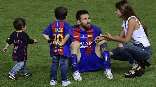 Messi jarima zarbasidan oldin Fabinoni urgan ekan...(foto)