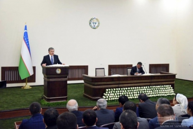 Prezident Andijon viloyati faollari ishtirokidagi yig‘ilishda 14 ta tuman rahbarlariga bir hafta muhlat berdi