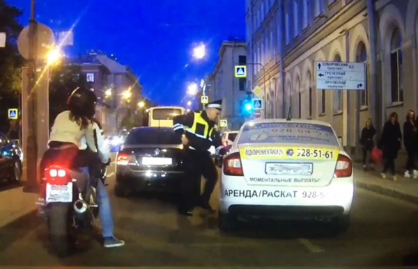 Ўзбекистонлик таксичи Санкт-Петербургда полициячига тутқич бермай, пойга уюштирди (видео)