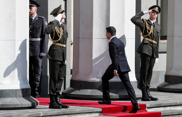 Zelenskiy Ukraina prezidenti lavozimiga kirishdi