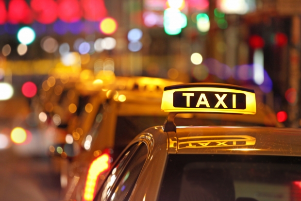 Taksi'mi yoki Taxi?