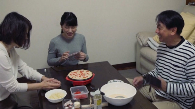 Bunisiga nima deysiz: Ijaraga – oila! Yaponiyada g‘aroyib xizmat ommalashmoqda (video)