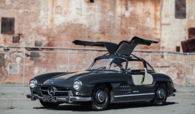 Kaliforniyada 1956 yilgi Mercedes 1 234 567 dollarga sotildi (foto)