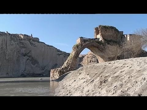 ГЭС сабабли Туркиянинг қадимий шаҳри сув остига ғарқ бўлмоқда (видео)