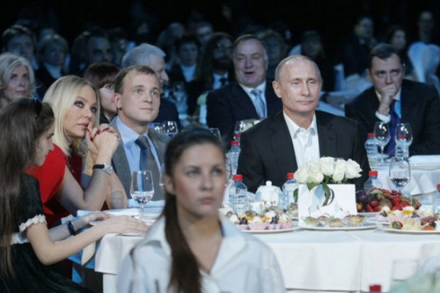 Italiyalik aktrisa Ornella Muti Putin bilan kechki ovqati uchun qamoqqa olinadi