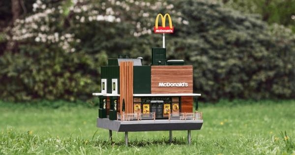 McDonald’s асаларилар учун энг митти «ресторан» очди (видео)