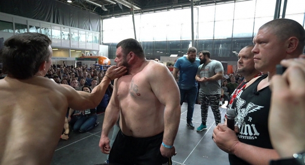 Rossiyalik UFC jangchisi shapaloq musobaqasidagi nokautga baho berdi (video)