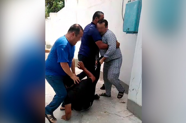 Surxondaryoda MIB xodimlari do‘pposlandi, 2 nafar shaxsga jinoyat ishi ochildi (video)