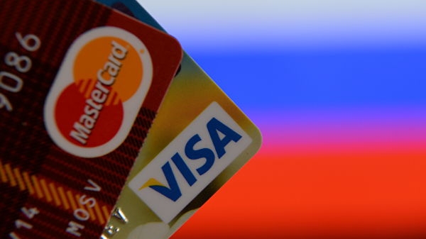 VISA va MasterCard Rossiya bozorini tark etishi mumkin. Bu nimani anglatadi?