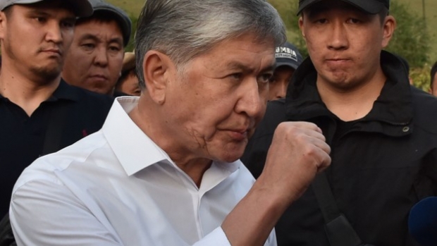 Atamboyev ozodlikda, Jeenbekov ta’tilini erta tugatib Bishkekka qaytdi