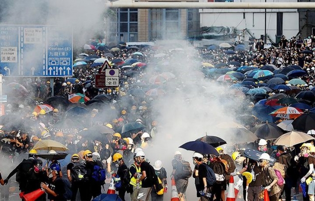 Гонконгдаги тартибсизлик цунамига қиёсланди