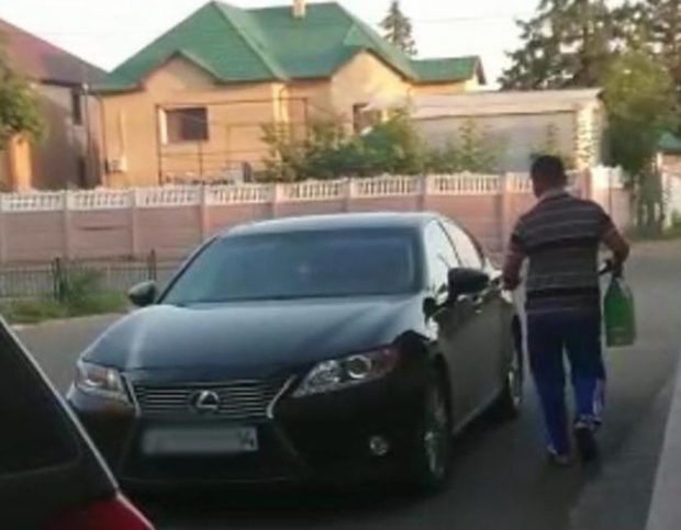 Qozog‘istonda kambag‘al odam Lexus’da yordam so‘rab keldi
