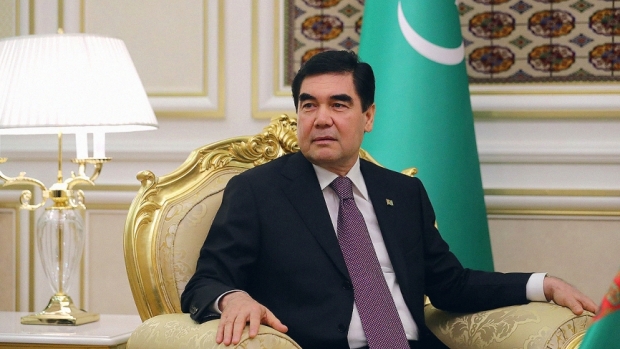 Turkmaniston prezidenti o‘zining alabay itlari haqidagi yangi kitobini she’riy tarzda taqdim qildi