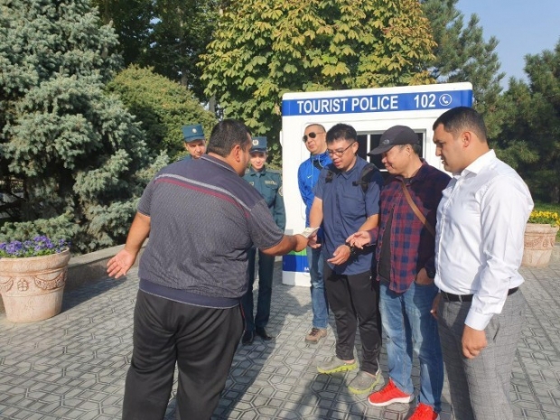 Samarqandda turistlarni "chuv tushirgan" taksi haydovchisi ushlandi