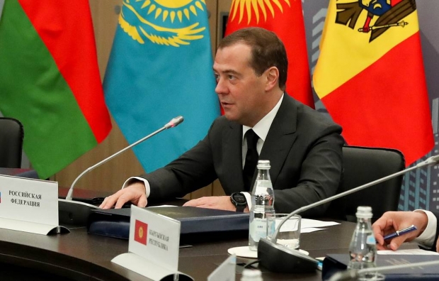 Medvedev AQSh savdo vazirining O‘zbekiston va YeOII haqidagi so‘zlariga javob qaytardi