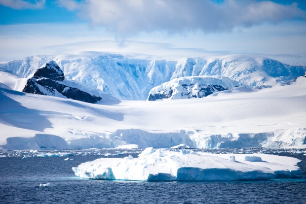 Antarktidada yuz yildan buyon saqlanib qolgan bir qop piyoz topildi (foto)