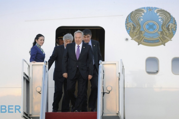 Prezident samolyoti hamon Nazarboyevda: Qozogʻistonning haqiqiy rahbari kim?