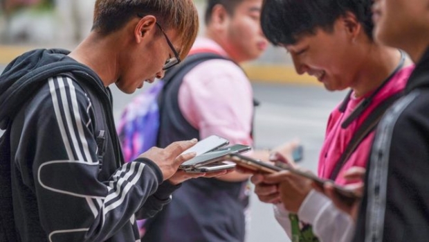 Xitoyda smartfon foydalanuvchilari uchun yangi talab joriy etildi: ularning yuzi skanerdan oʻtkaziladi