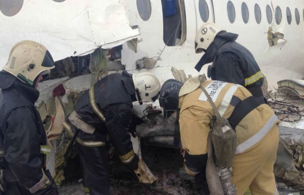 Олмаота яқинида қулаган Bek Air авиакомпанияси самолёти йўловчиси медаль билан тақдирланди