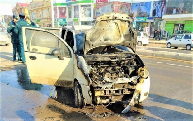ИИВ ҳайдовчининг ЙПХ ходимига жаҳл қилиб ўз автомобилини ёқиб юборгани сабабини аниқлади
