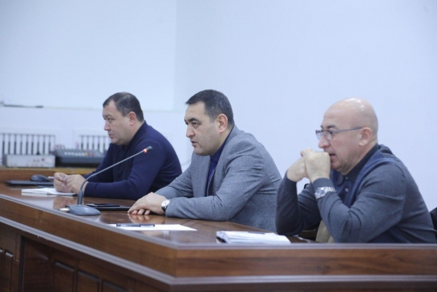 Мингбулоқ ҳокими ходимларни ҳақоратлагани аудиоси тарқалди. У туман халқидан узр сўрашига тўғри келди