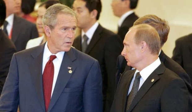 Kreml Putin va Bushning raqsga tushishi videosini e’lon qildi (video)