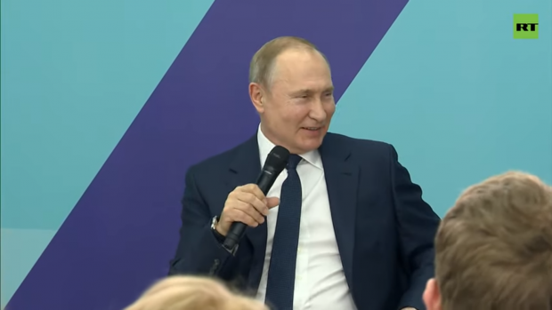Путин: «Худди Сингапурдагидек устоз бўлишимни хоҳлаяпсизми?» (видео)