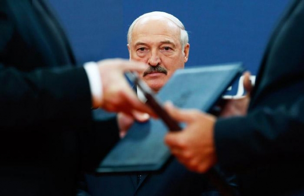 Лукашенко мобил қурилмалардан фойдаланмаслигининг сабабини маълум қилди