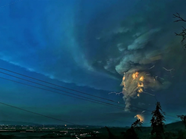 Filippinda otilgan vulqon «Godzilla» haqidagi filmni eslatib yuboradi (foto, video)