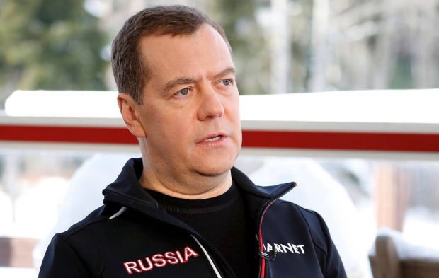 Медведев ҳукуматнинг истеъфосини оддий воқеа деб атади