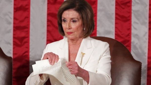 Tramp millatga murojaat qildi, Pelosi uning nutqi matnini yirtib tashladi (video)