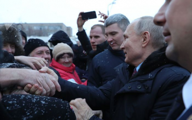 Putin uchun uyushtirilgan “fuqarolar bilan suhbat“da snayperlarni sezib qolishdi