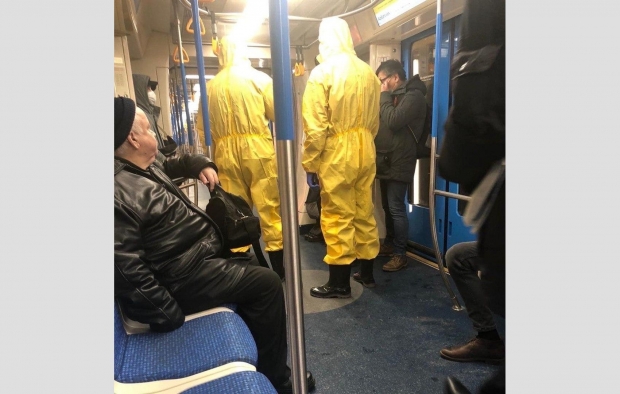Moskva metropoliteni koronavirus haqidagi «prank»lar yuzasidan politsiyaga shikoyat qildi (foto, video)