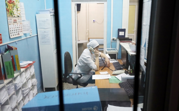 Rossiyada koronavirusdan tuzalgan talaba qizga uyga javob berildi