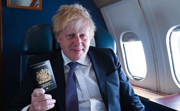 Британияликларга «Брекзит»дан кейин янги рангдаги паспортлар берилади