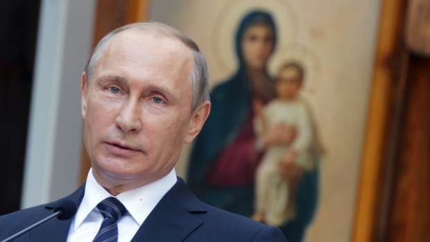 Путин Конституцияда Худо номини тилга олишни таклиф қилди