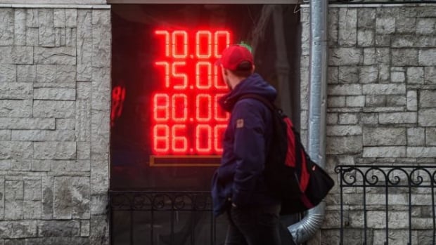 Россия бозоридаги саросима. Рублга нима бўляпти?