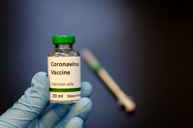 АҚШда биринчи марта коронавирус вакцинаси одамга солинди
