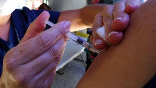 Коронавирус: Қандай вакцина ва таҳлиллар синаб кўрилмоқда?