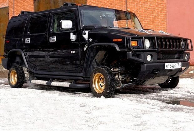 Россиялик блогерлар Hummer’га «Жигули»нинг 13 дюймли ғилдиракларини «кийдирди» (фото, видео)