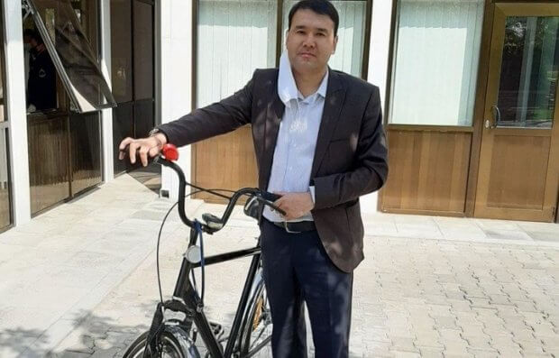 Ishxonaga velosipedda qatnayotgan deputat «okalar»ga tagdor gap qildi