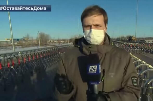Қозоғистонлик журналист карантин туфайли жонли эфирда севган қизининг қўлини сўради (видео)