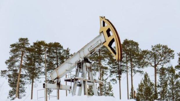 Путин ОПЕК+ ва АҚШ билан биргаликда нефть қазиб олишни қисқартиришга тайёрлигини билдирди